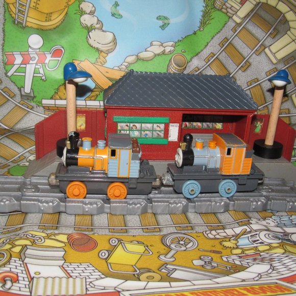 Thomas Take Along and Play Diecast Train Track Engine Bash and Dash - Picture 1 of 5
